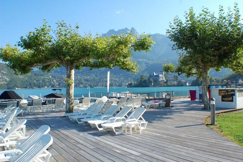 La Baie des Voiles 3 chambres 4 à 6 personnes au bord du lac plage privée Duingt Extérieur photo